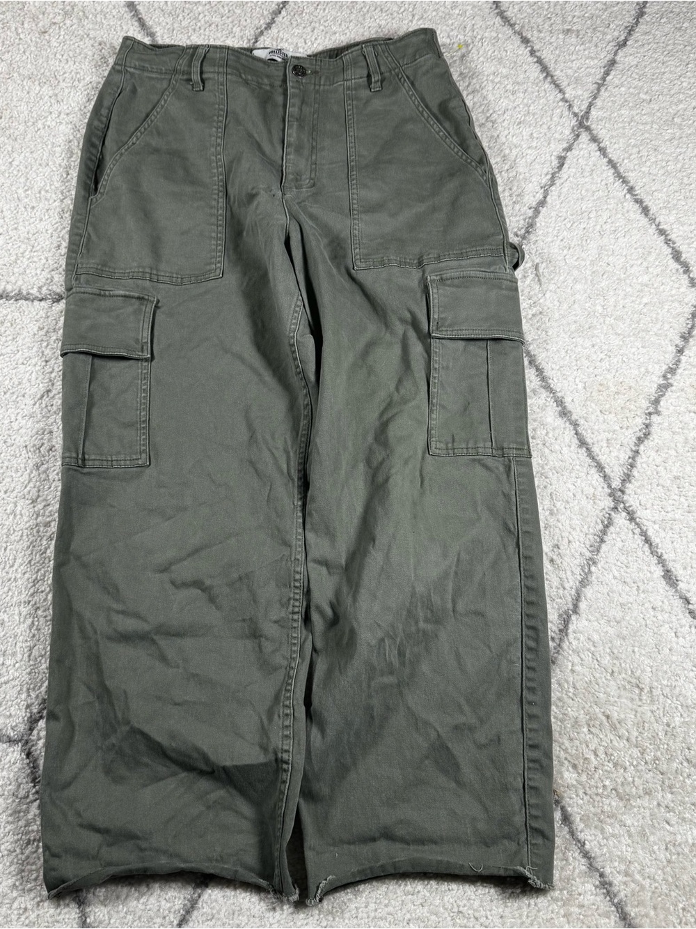 Hollister Olive Green Cargo Pants - Utility Pocket Style